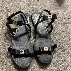 Tory Burch Sz 6.5 patent leather bow sandals.  EUC leather insole. Black